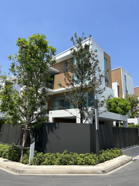 Beautiful Detached House For Rent