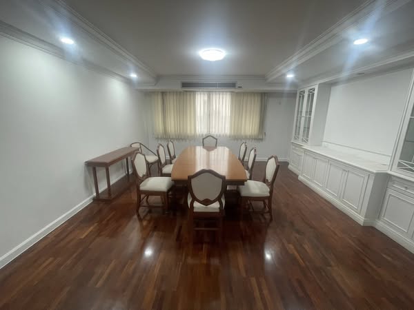 Large Three Bed Room Apartment For Sale