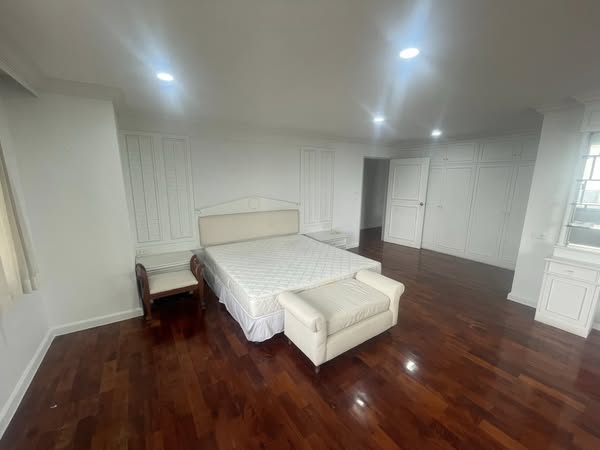 Large Three Bed Room Apartment For Sale