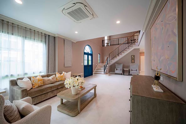 Beautiful Detached House For Rent