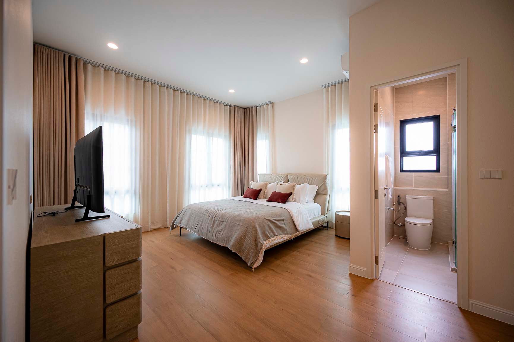Beautiful Detached House For Rent