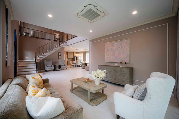 Beautiful Detached House For Rent
