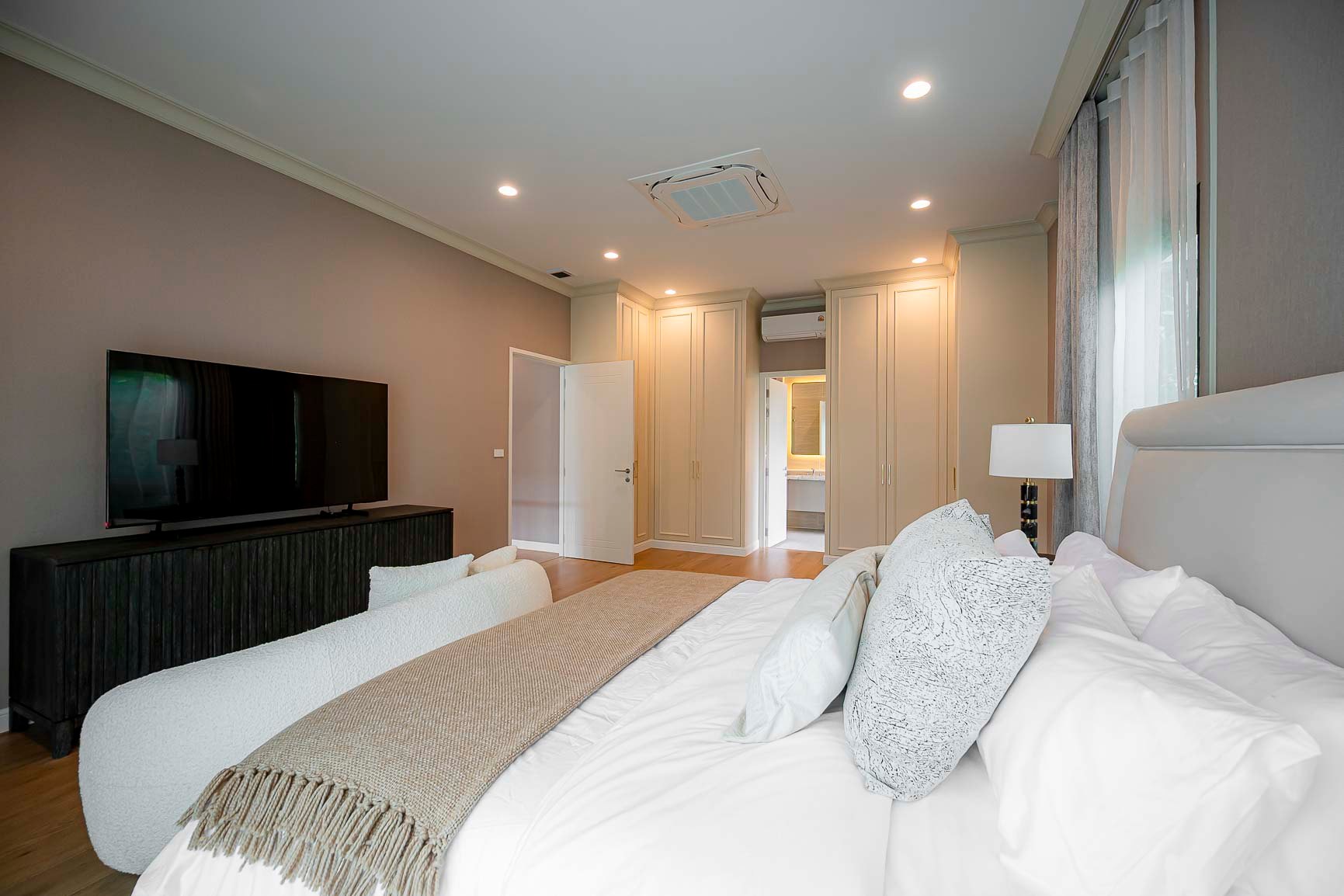 Beautiful Detached House For Rent