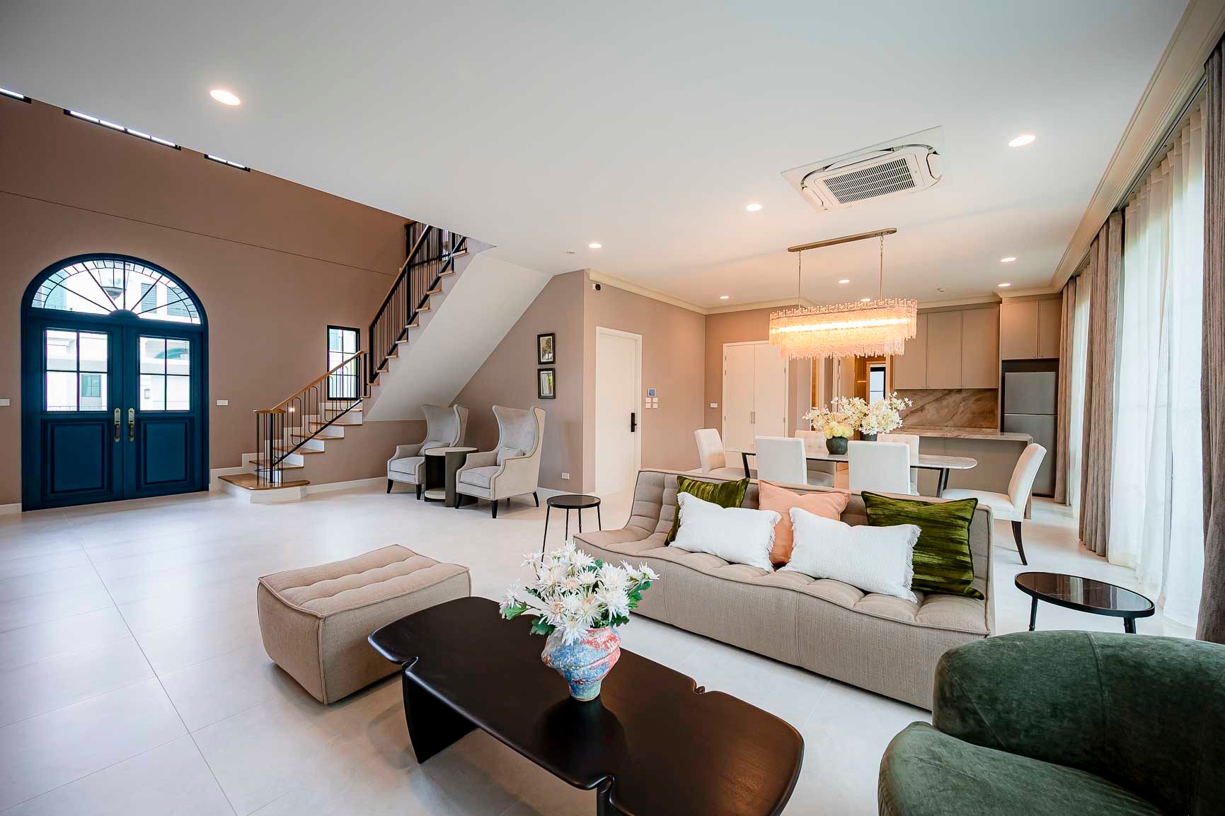 Beautiful Detached House For Rent