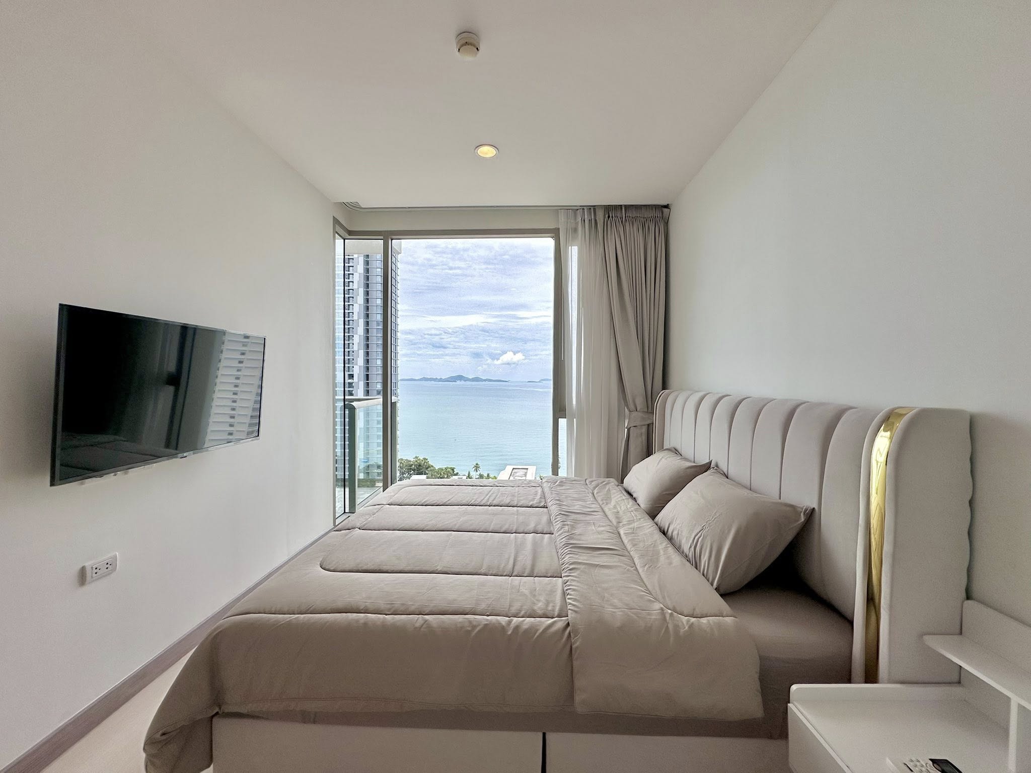 One Bedroom Condo For Rent