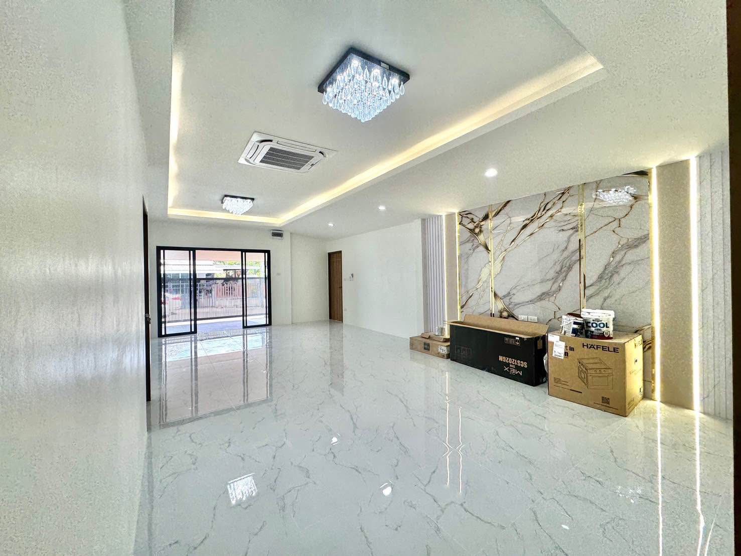 Detached House For Sale