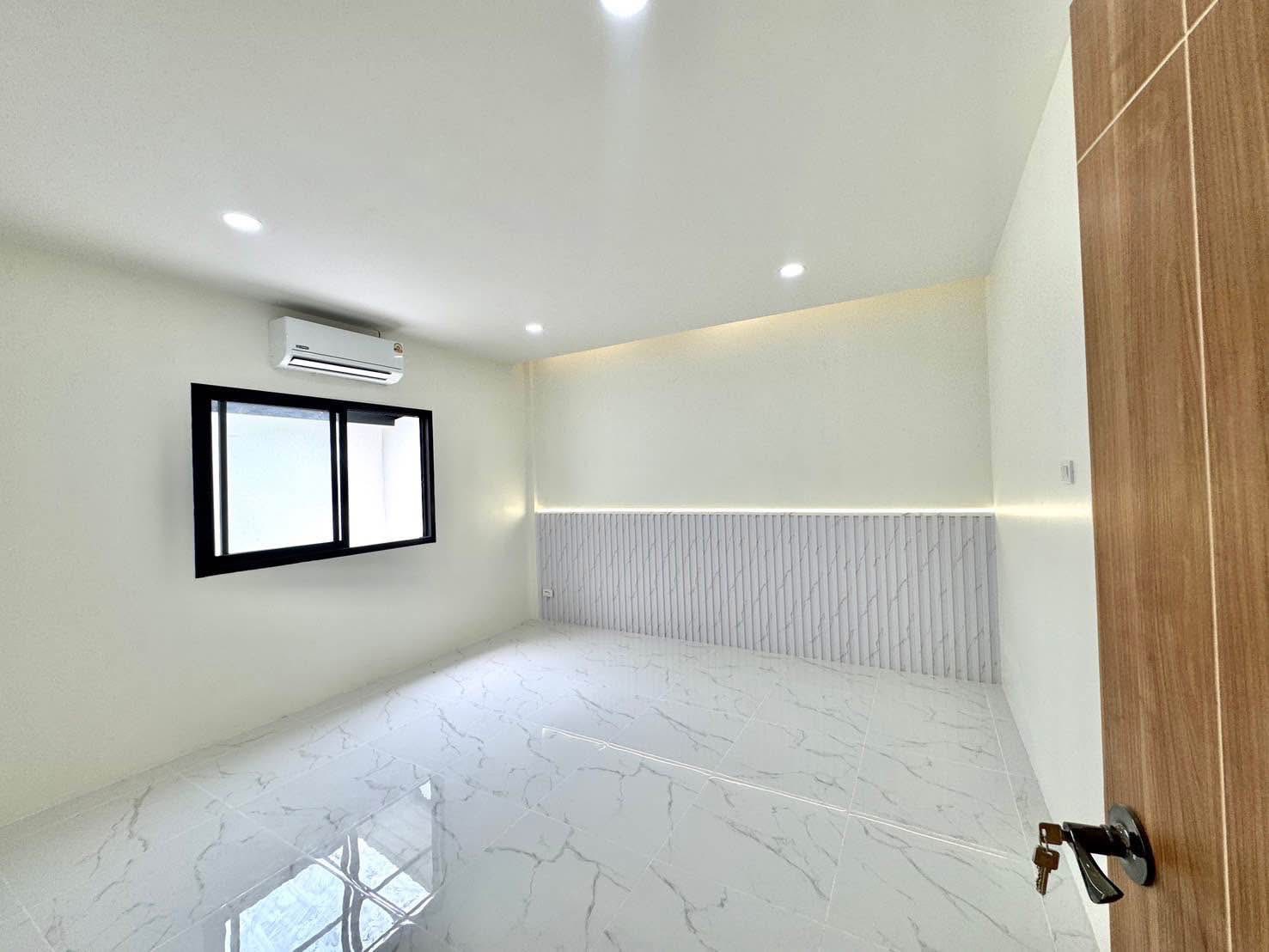 Detached House For Sale