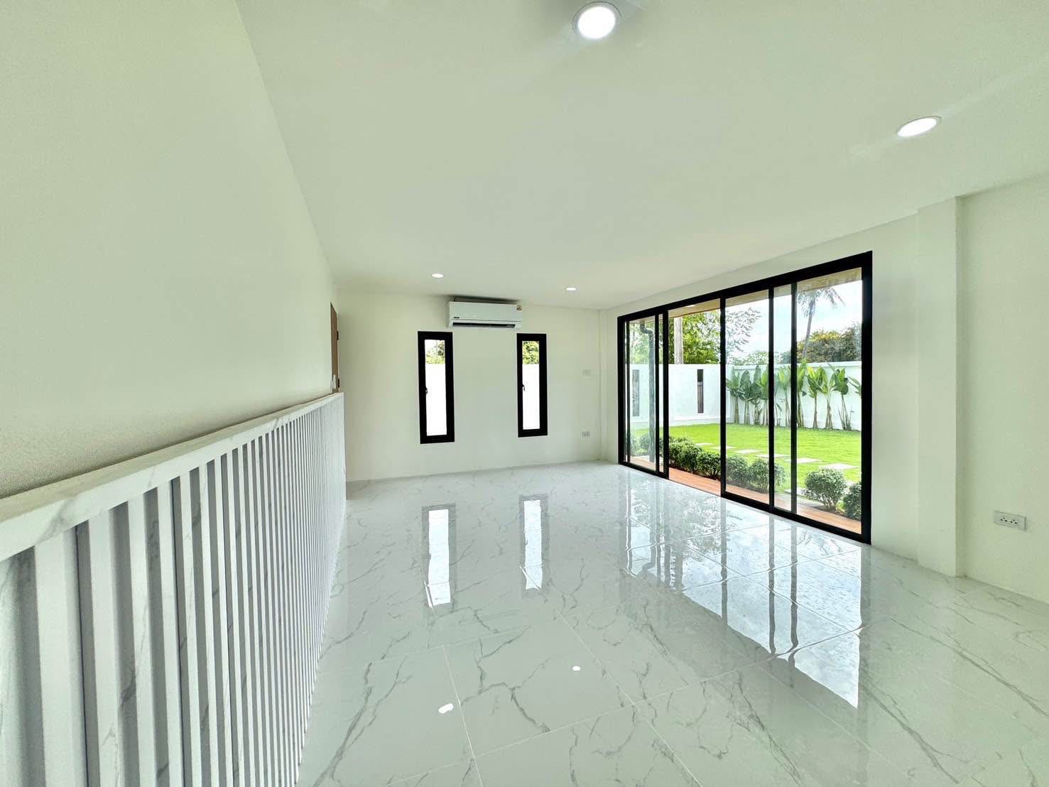 Detached House For Sale