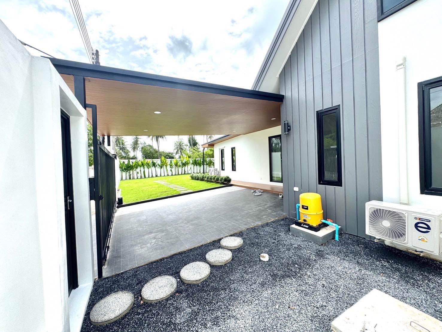 Detached House For Sale
