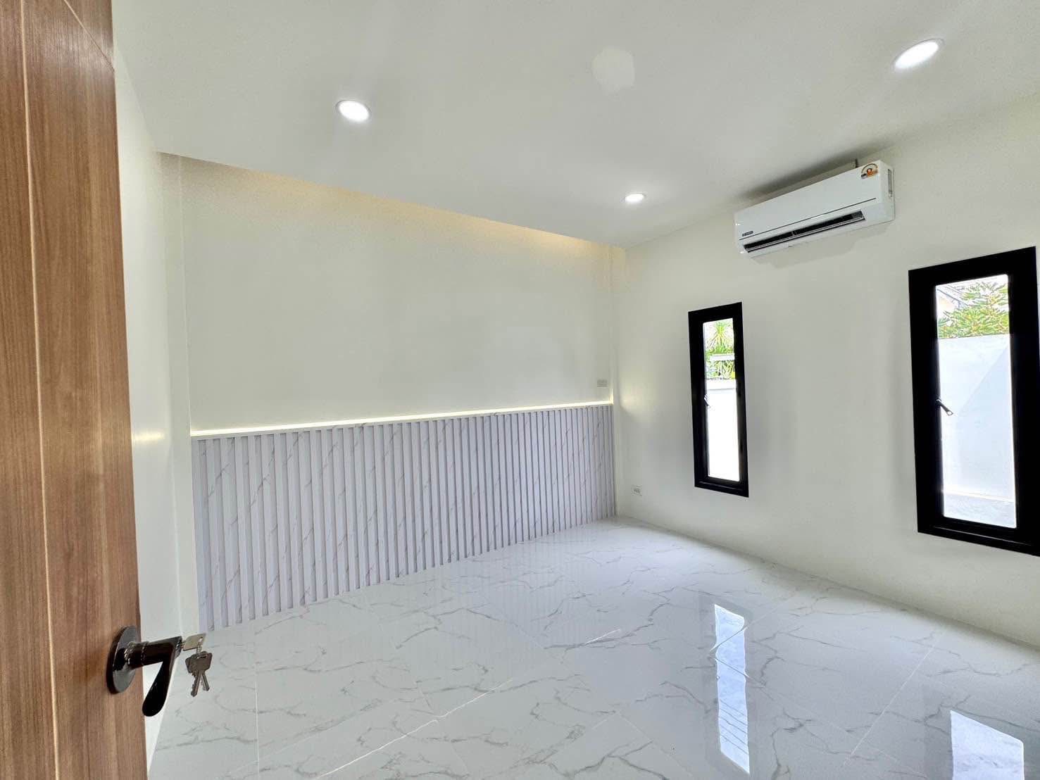 Detached House For Sale