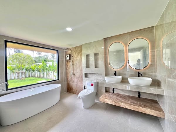 Detached House For Sale