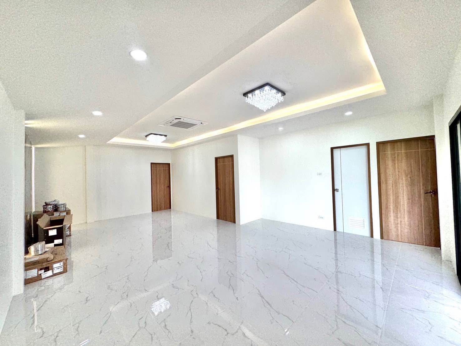 Detached House For Sale