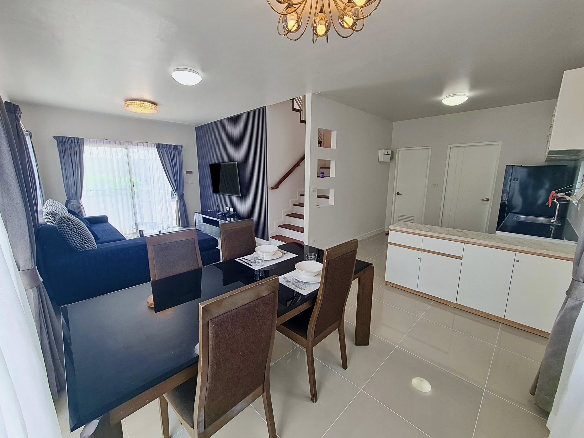 Detached House For Rent