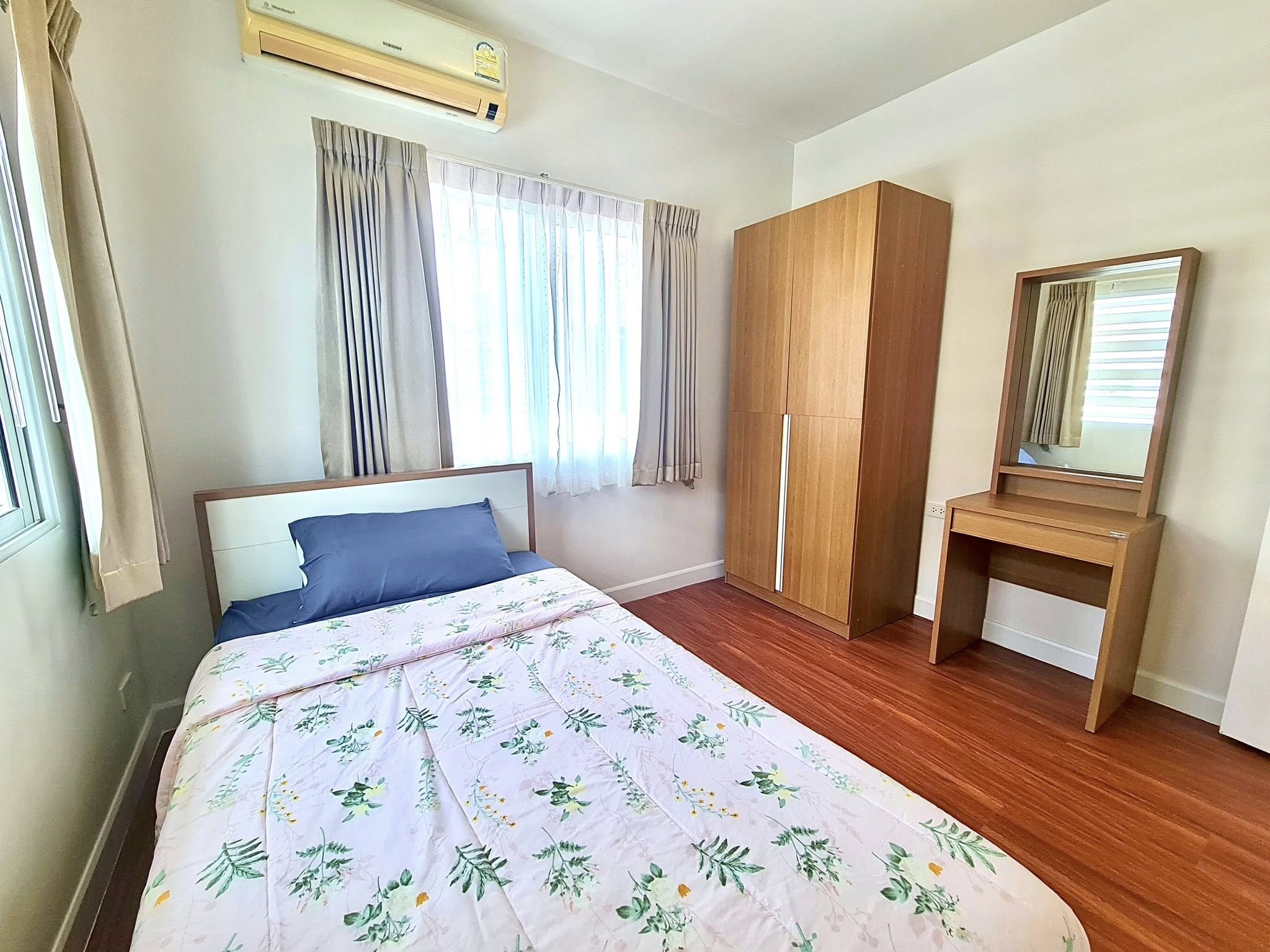 Detached House For Rent