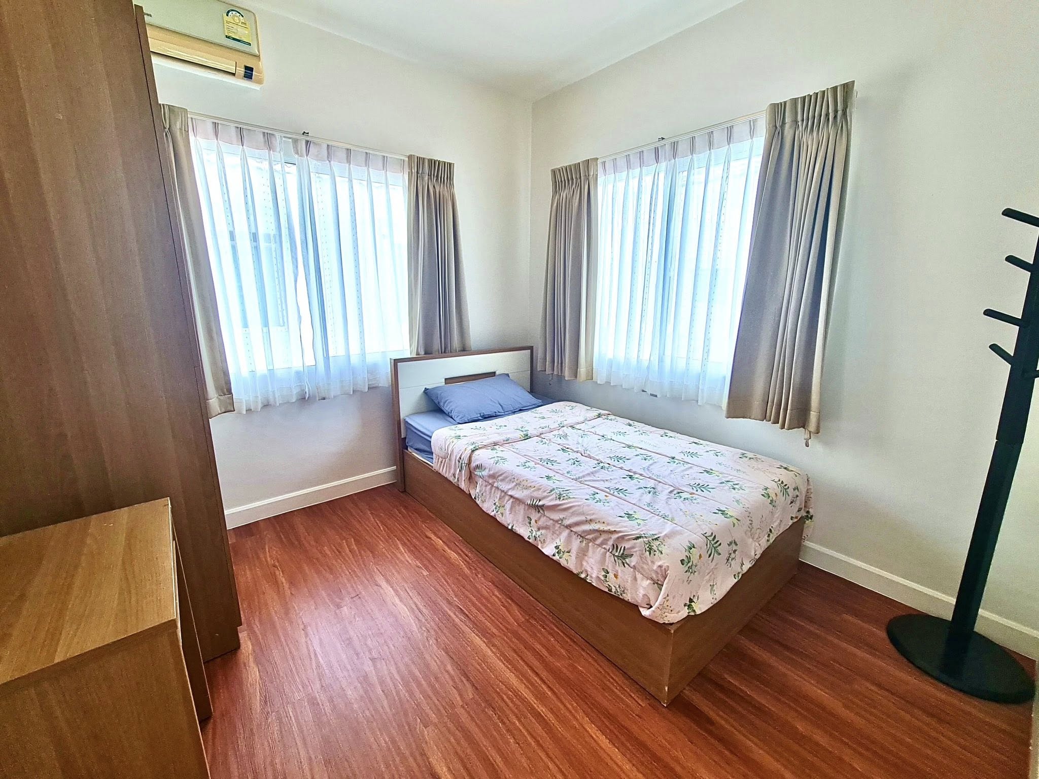 Detached House For Rent