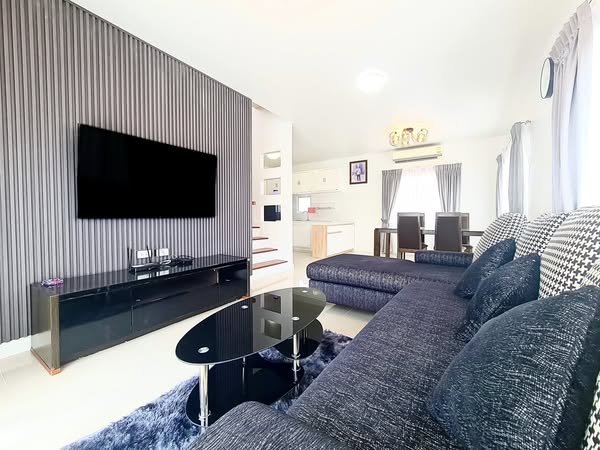 Detached House For Rent