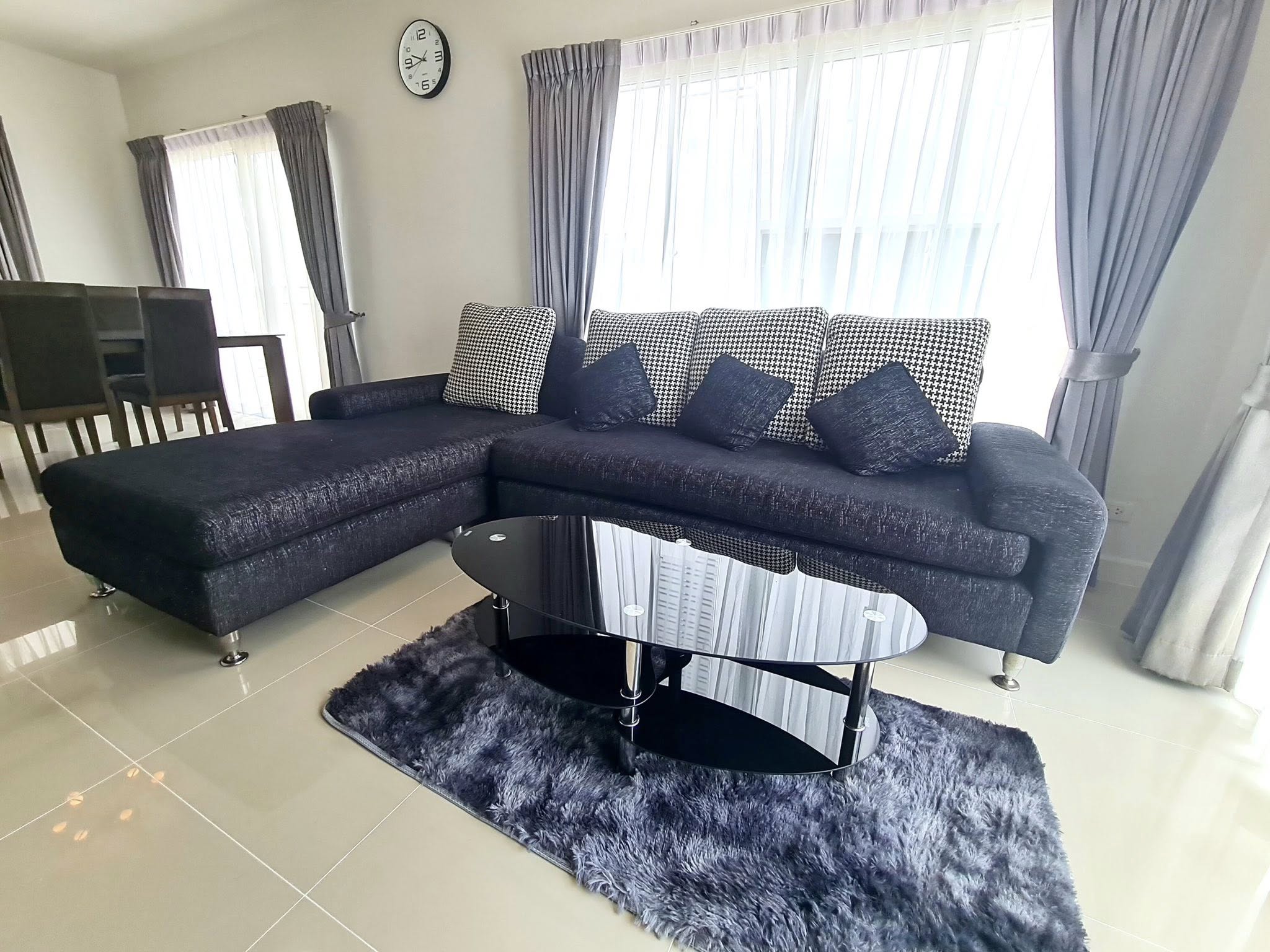 Detached House For Rent