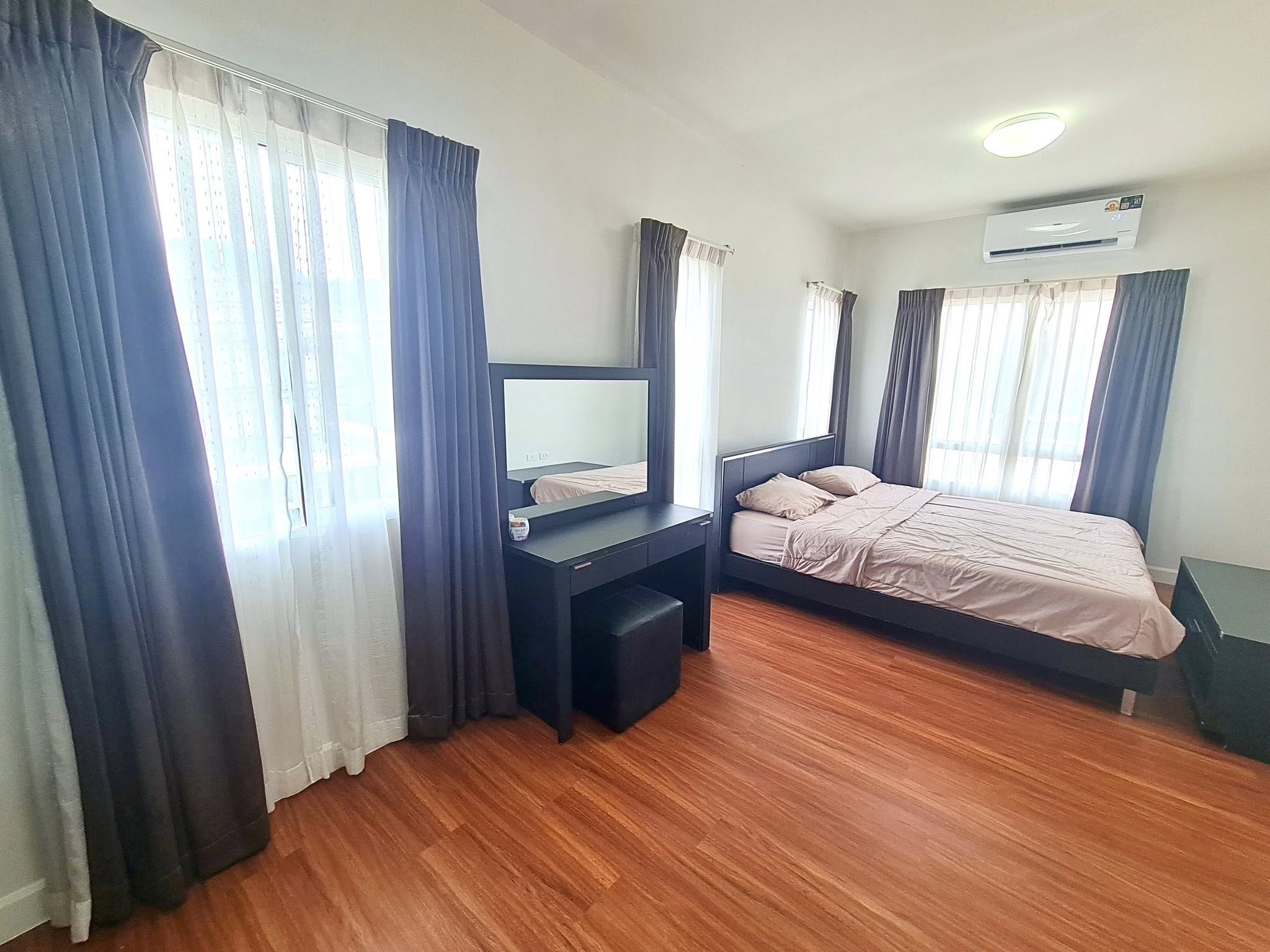 Detached House For Rent