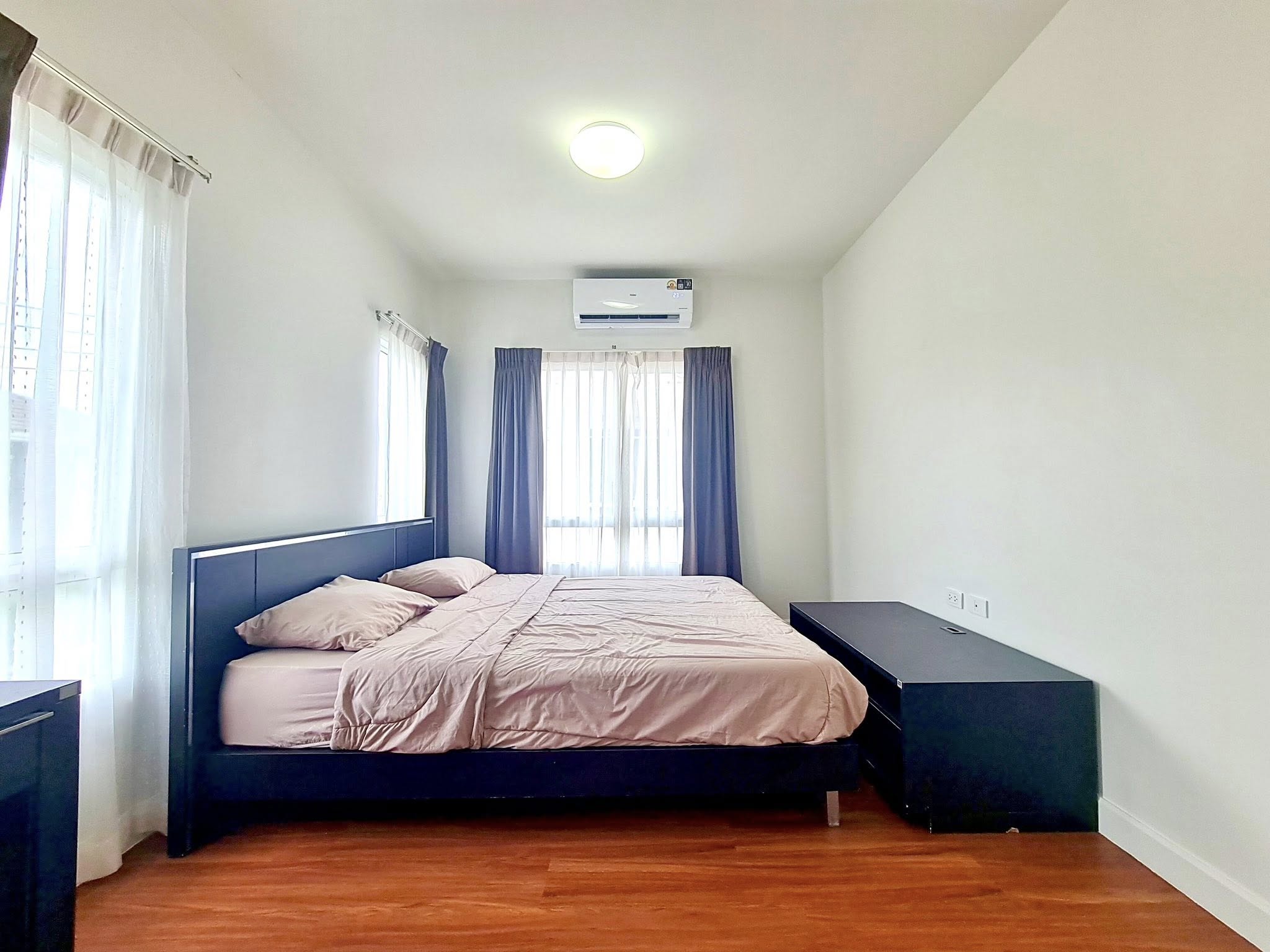 Detached House For Rent
