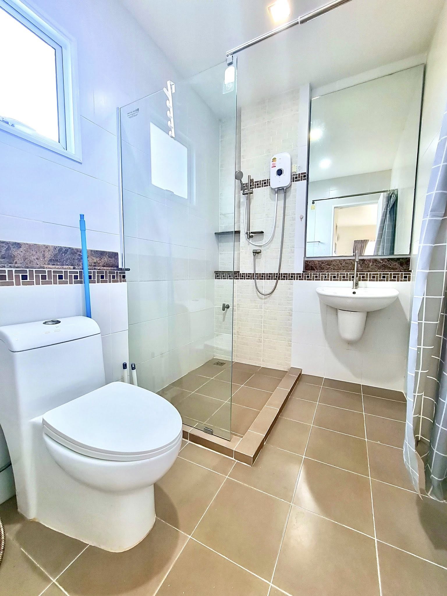 Detached House For Rent
