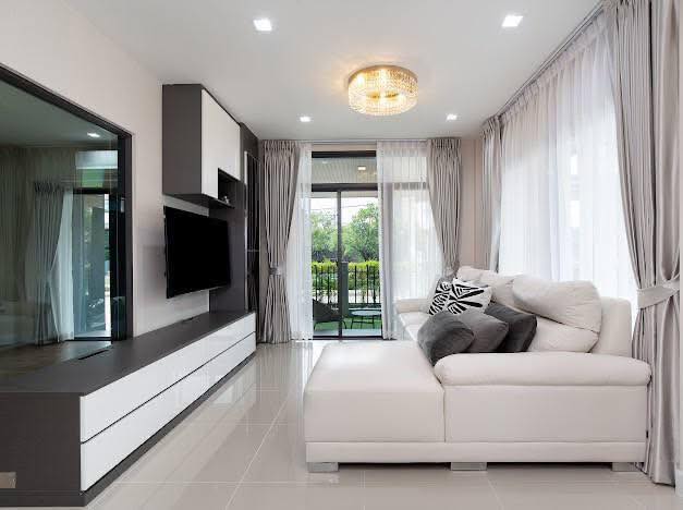 Detached House For Rent