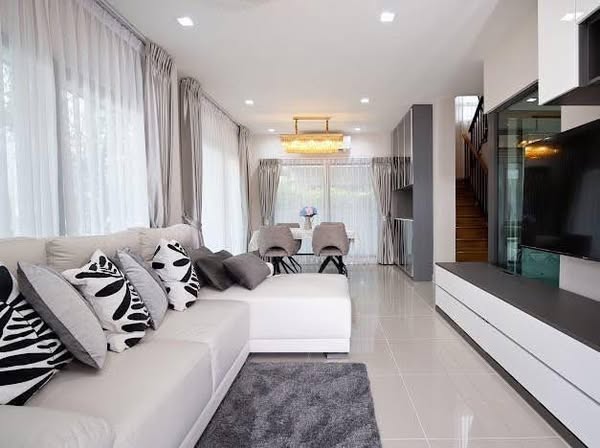 Detached House For Rent