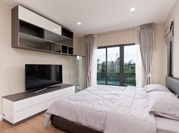 Detached House For Rent