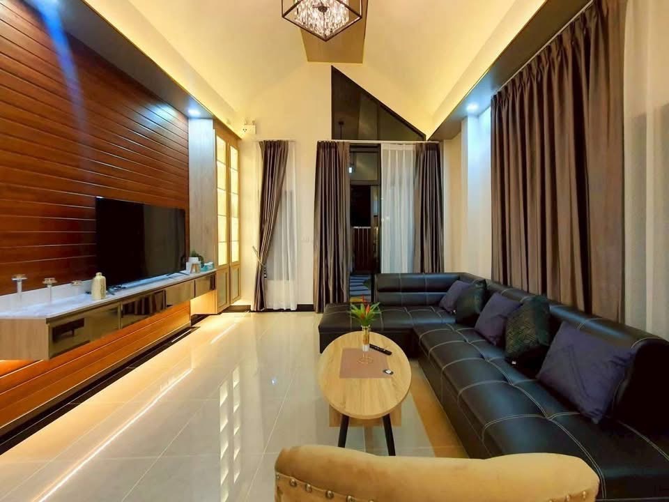 Detached House For Sale