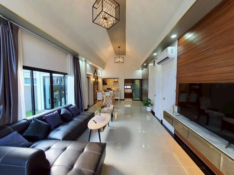 Detached House For Sale