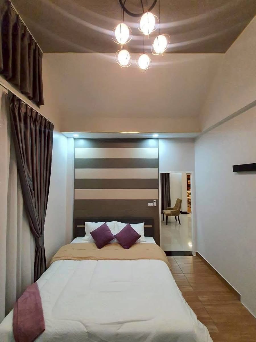 Detached House For Sale