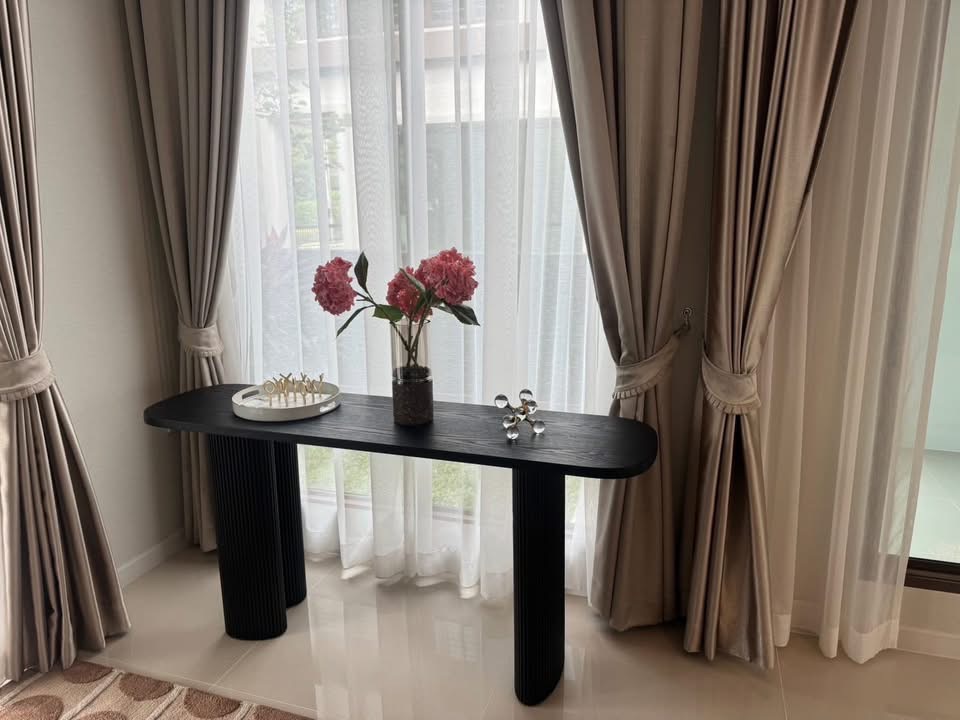 Detached House For Rent