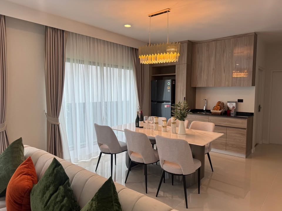 Detached House For Rent