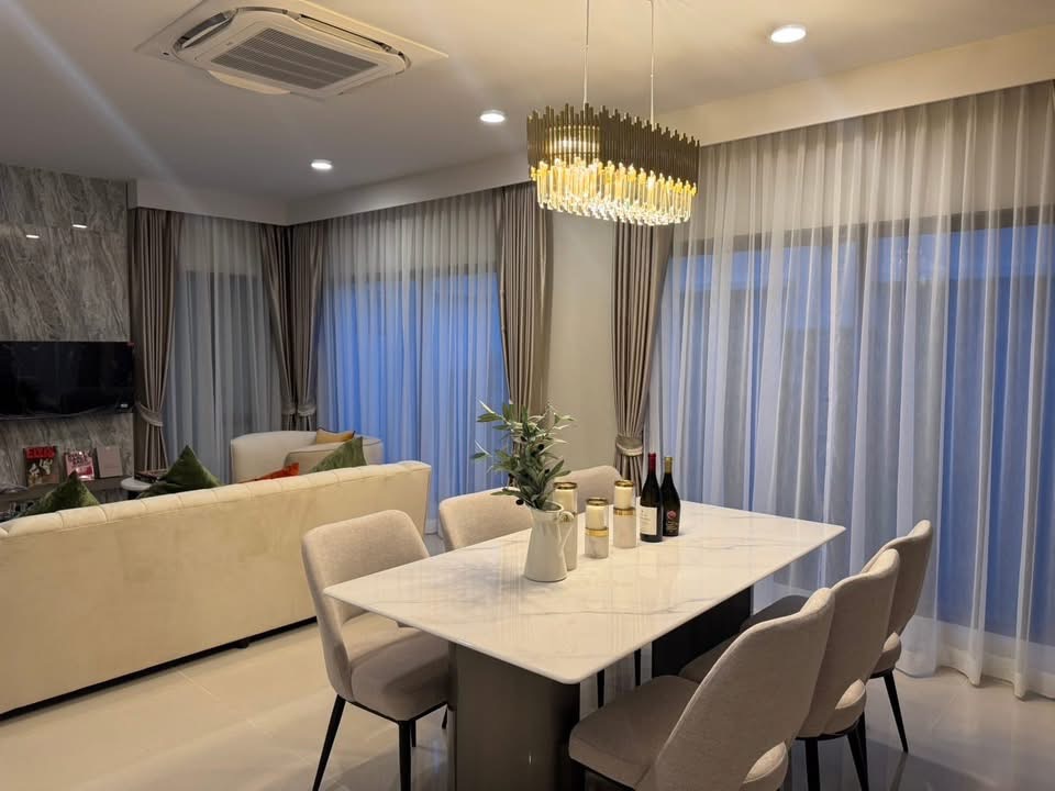 Detached House For Rent