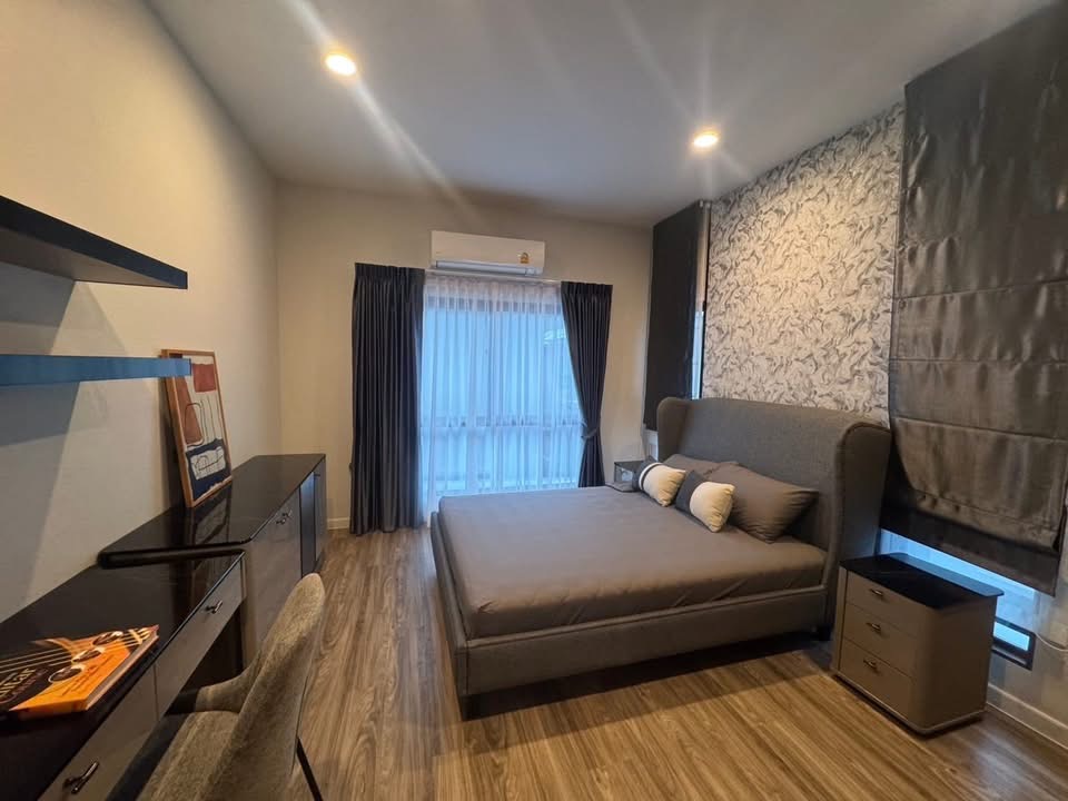 Detached House For Rent