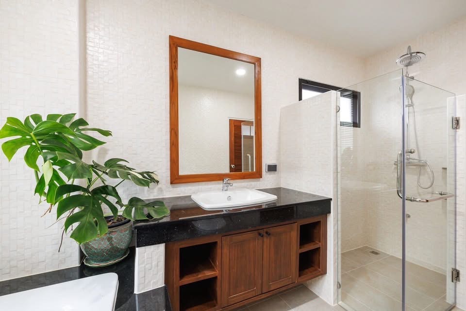 Detached House For Sale