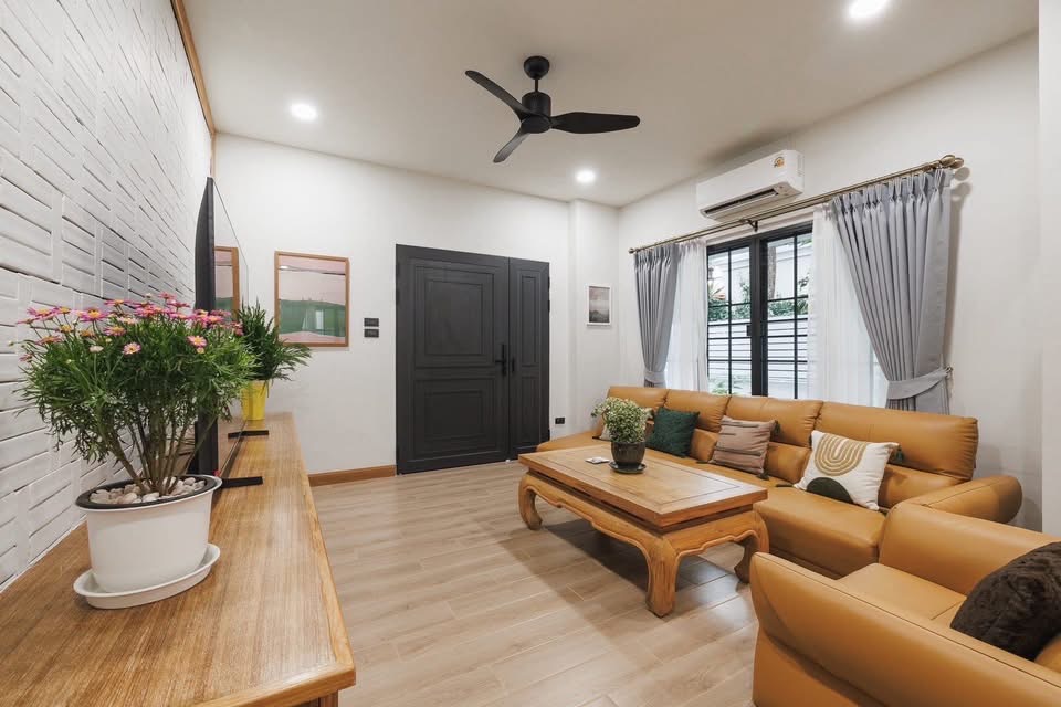 Detached House For Sale