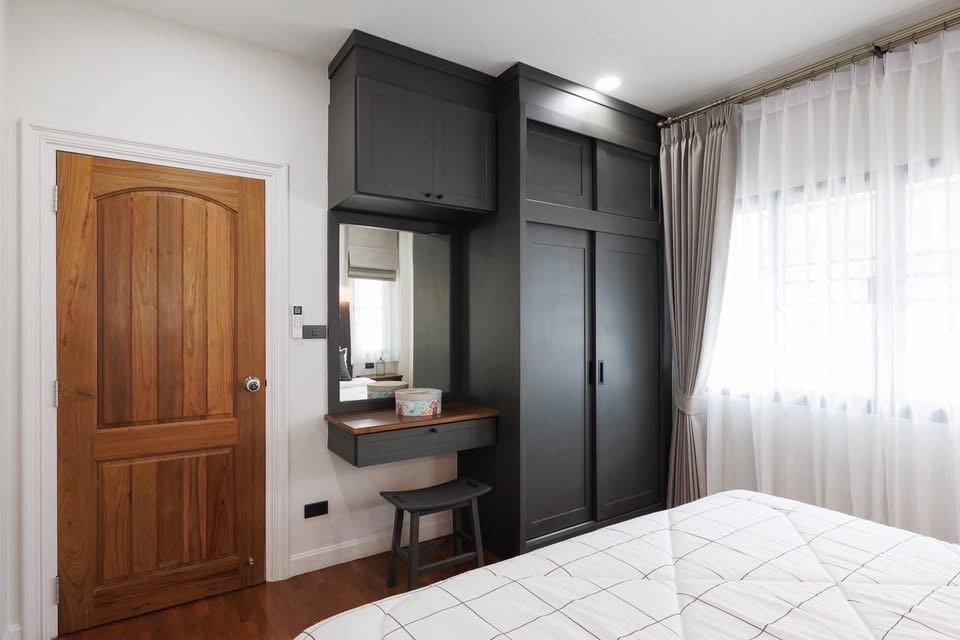 Detached House For Sale