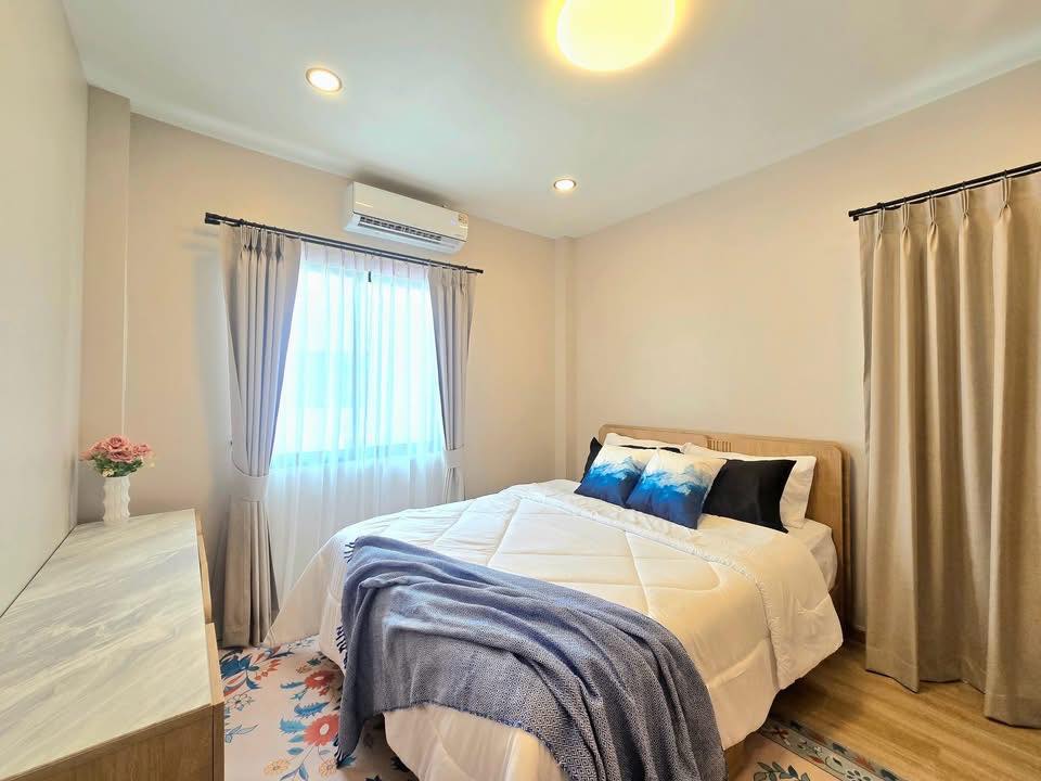 Detached House For Sale