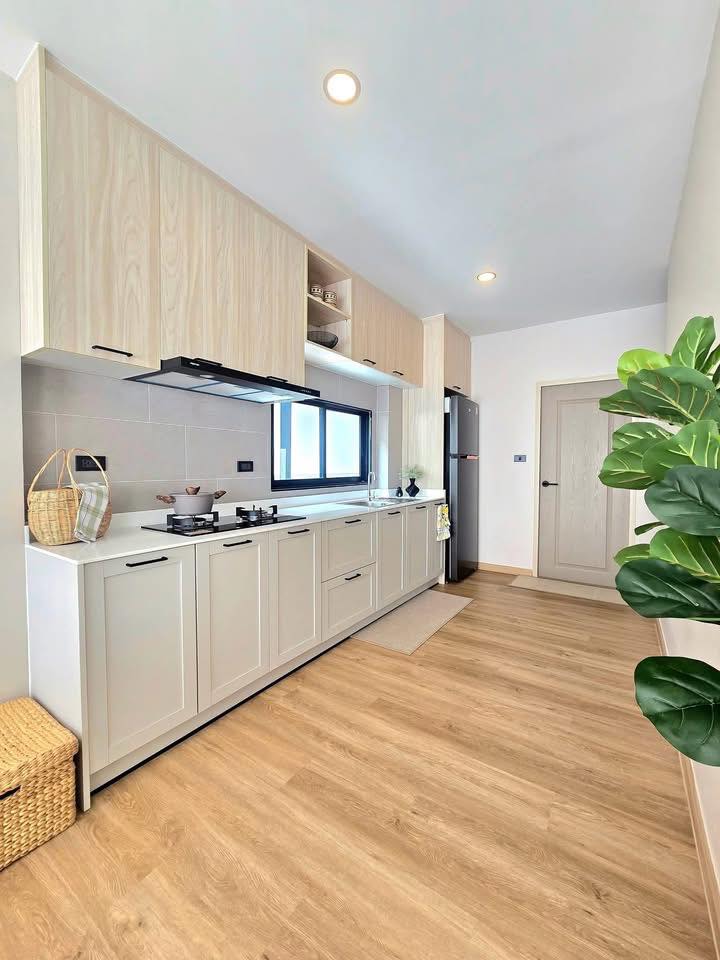 Detached House For Sale