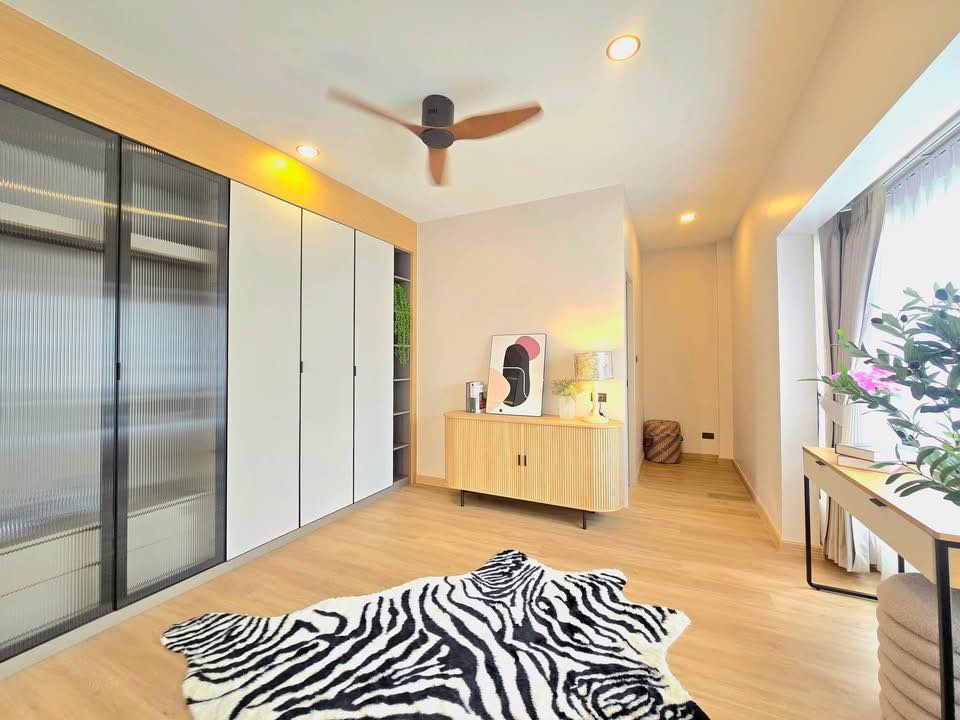 Detached House For Sale