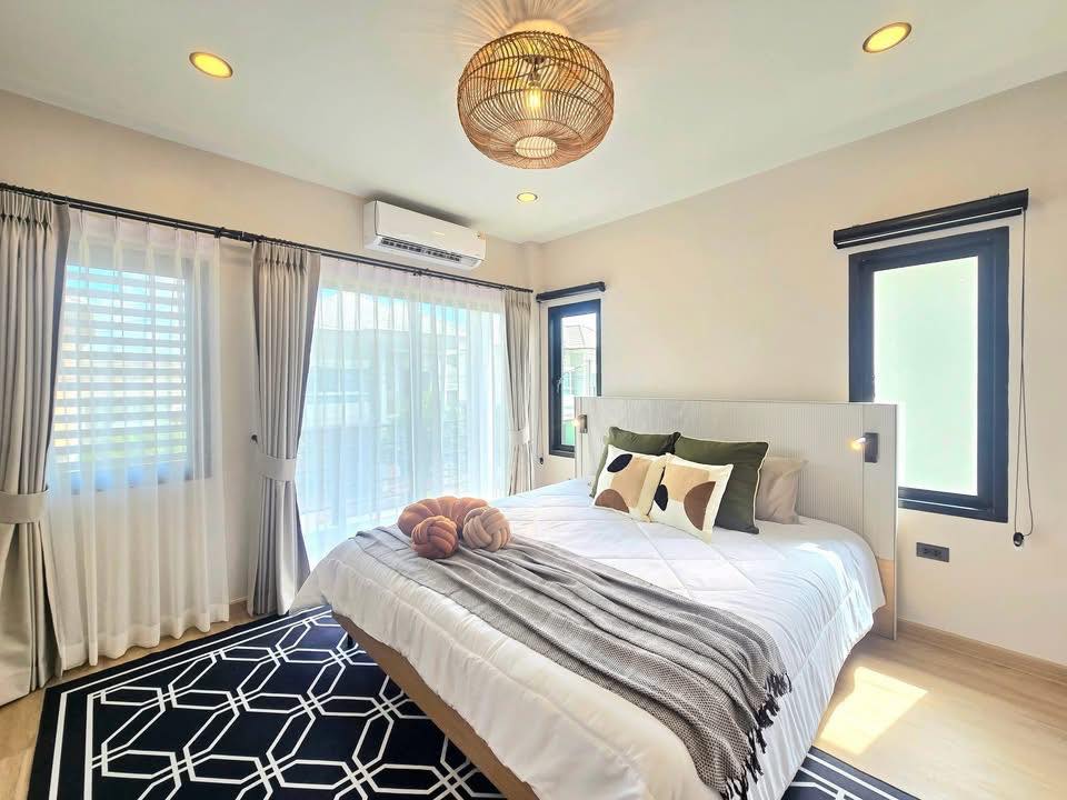 Detached House For Sale