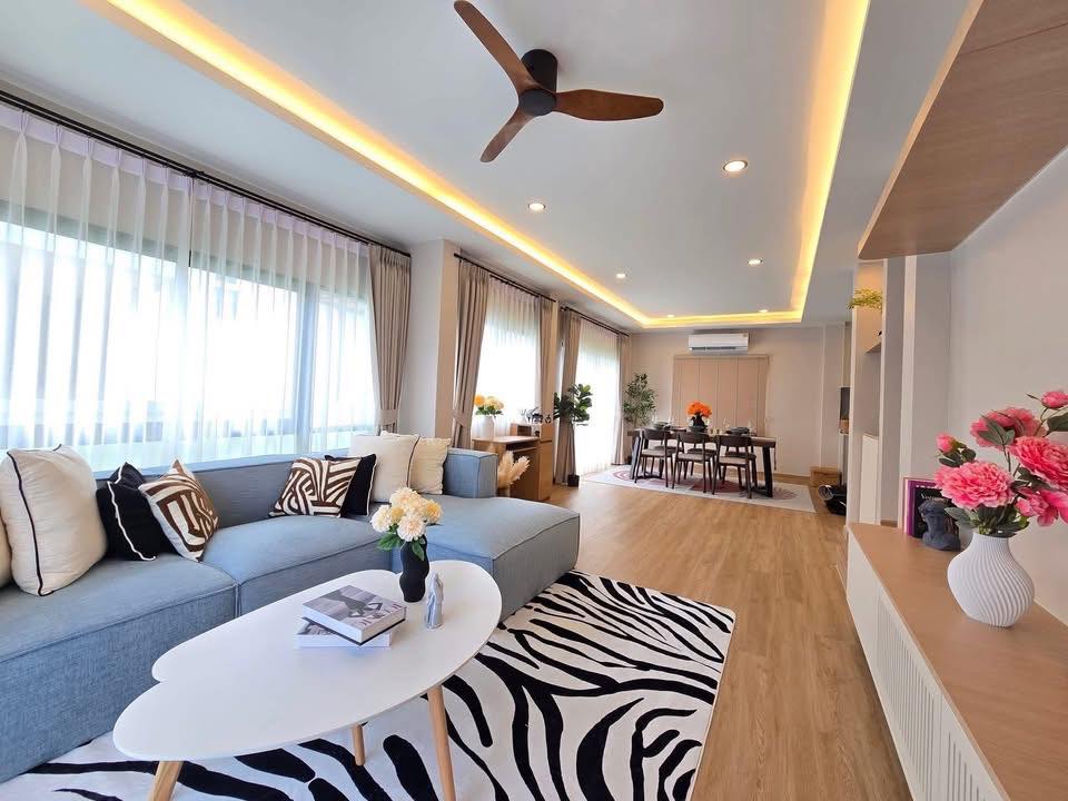 Detached House For Sale