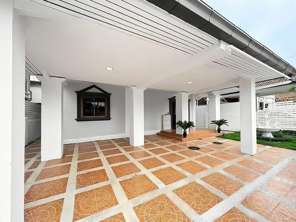 Detached House For Rent