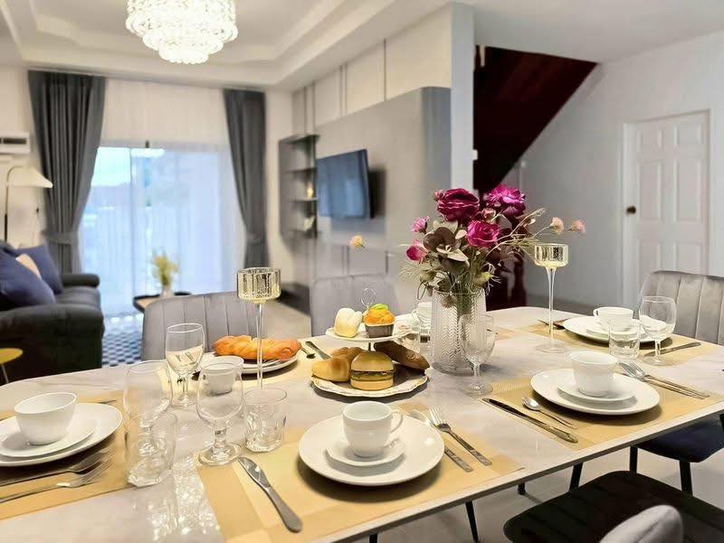 Detached House For Rent