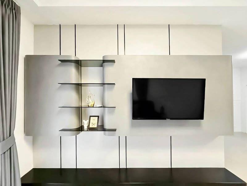 Detached House For Rent