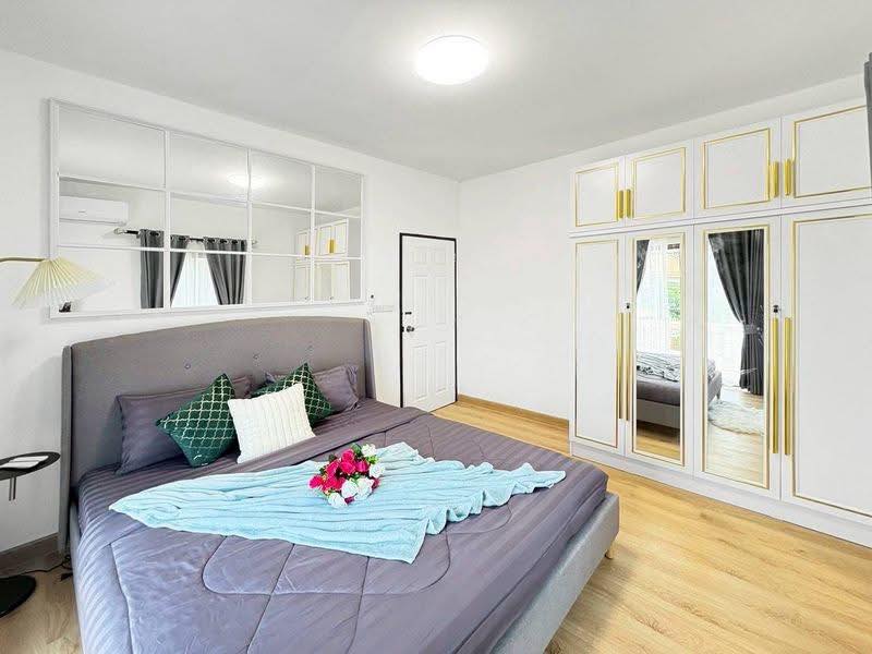 Detached House For Rent