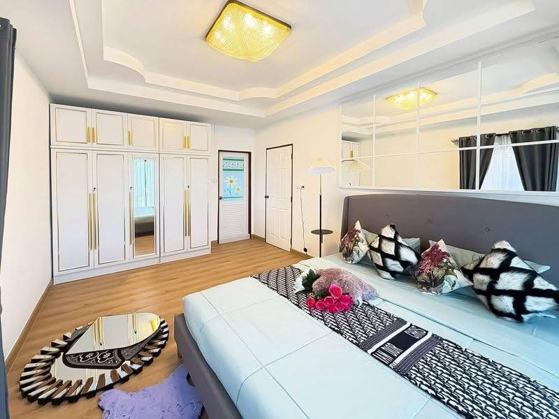 Detached House For Rent