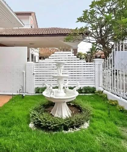 Detached House For Rent