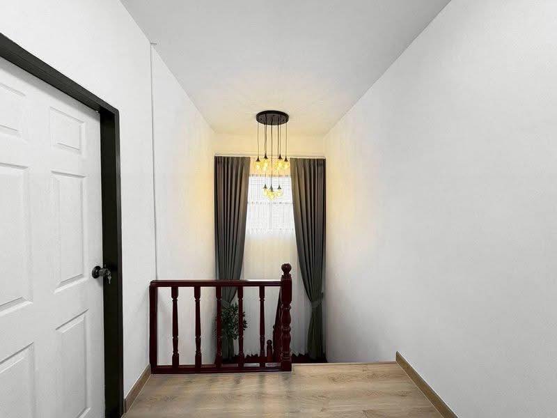 Detached House For Rent