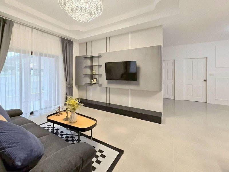 Detached House For Rent